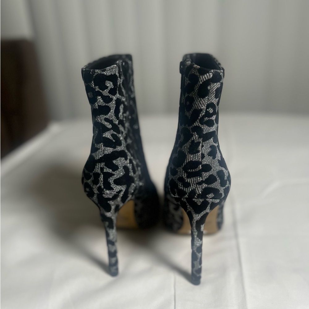 Express Chic Black And Gray Patterned Heeled Boots - image 6